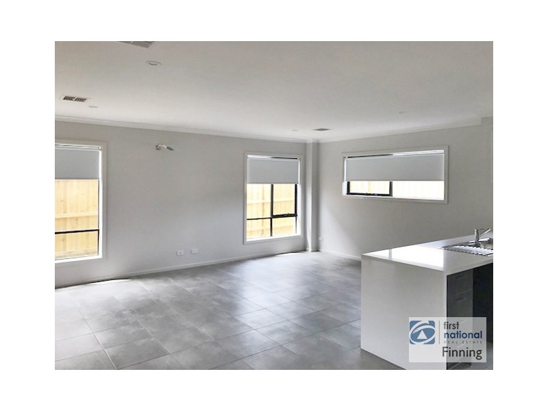 37 Clydevale Avenue, Clyde VIC 3978