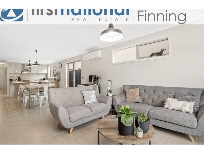 7 Hurdle Street, Clyde North VIC 3978