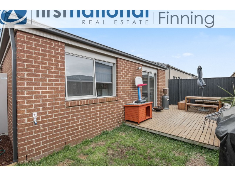 7 Hurdle Street, Clyde North VIC 3978