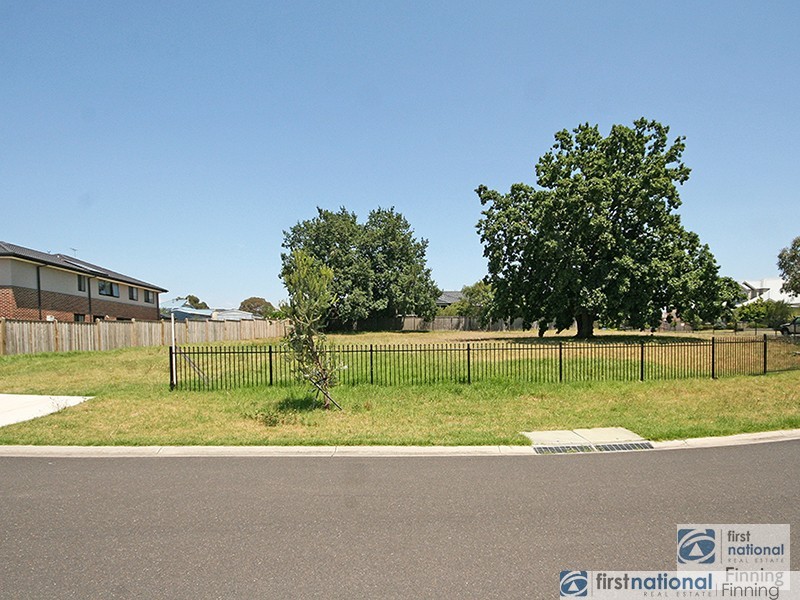 4 Hilda Way, Cranbourne VIC 3977