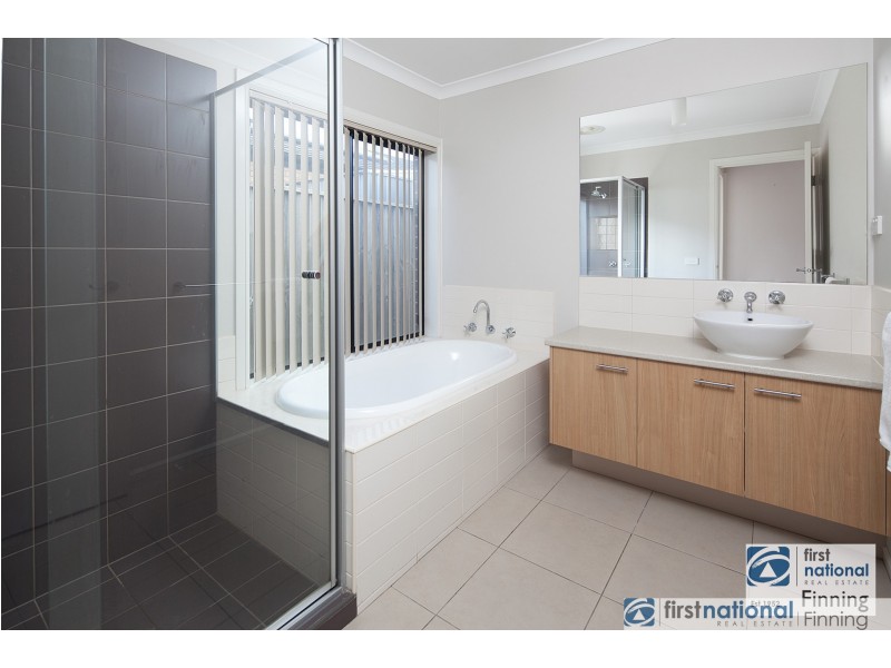 47 Flametree Circuit, Cranbourne VIC 3977