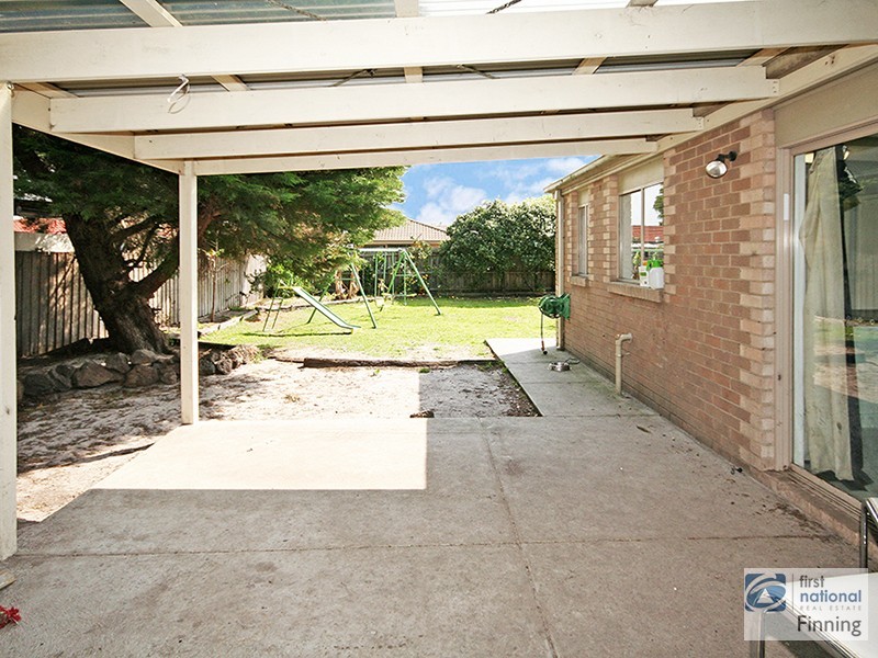 9 Samantha Crescent, Cranbourne North VIC 3977