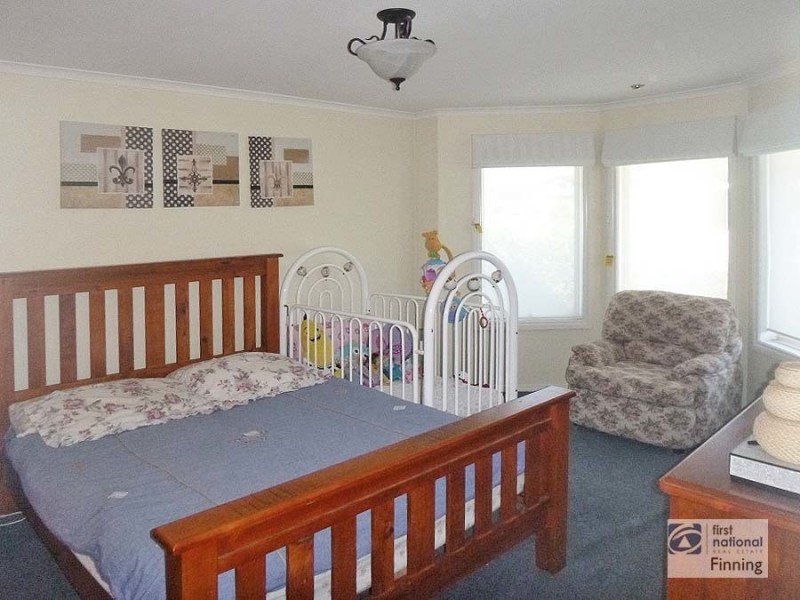 8 Gatehouse Drive, Cranbourne East VIC 3977