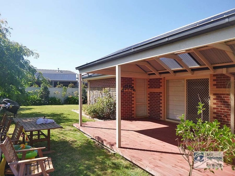 8 Gatehouse Drive, Cranbourne East VIC 3977