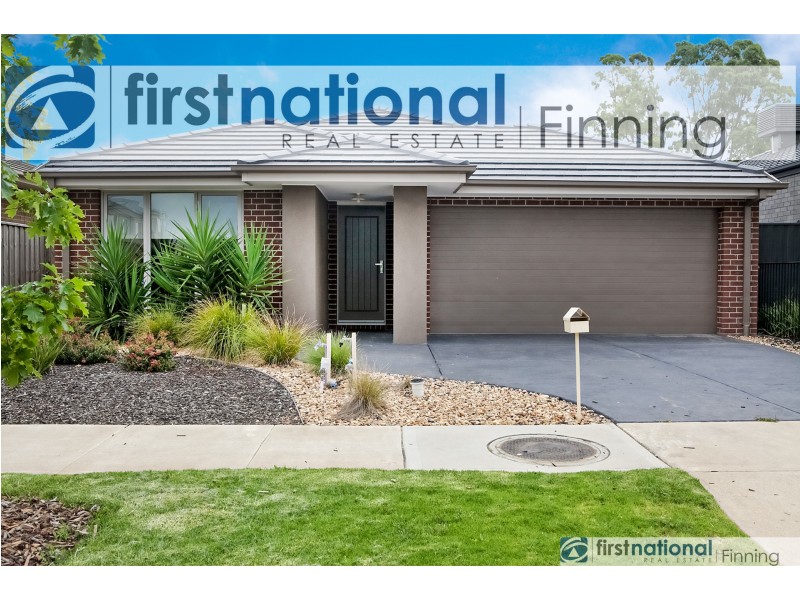 10 Fenway Boulevard, Clyde North VIC 3978