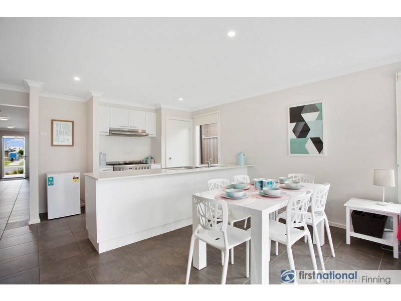 10 Fenway Boulevard, Clyde North VIC 3978