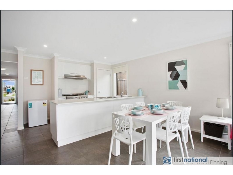 10 Fenway Boulevard, Clyde North VIC 3978