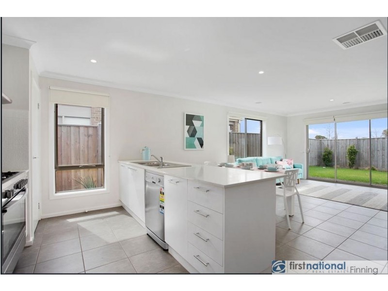 10 Fenway Boulevard, Clyde North VIC 3978