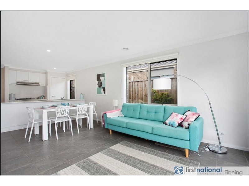 10 Fenway Boulevard, Clyde North VIC 3978