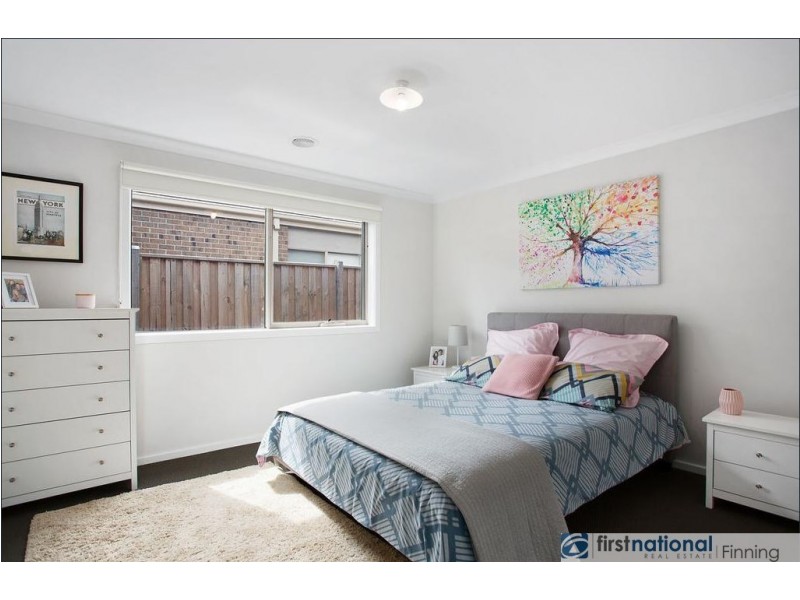 10 Fenway Boulevard, Clyde North VIC 3978