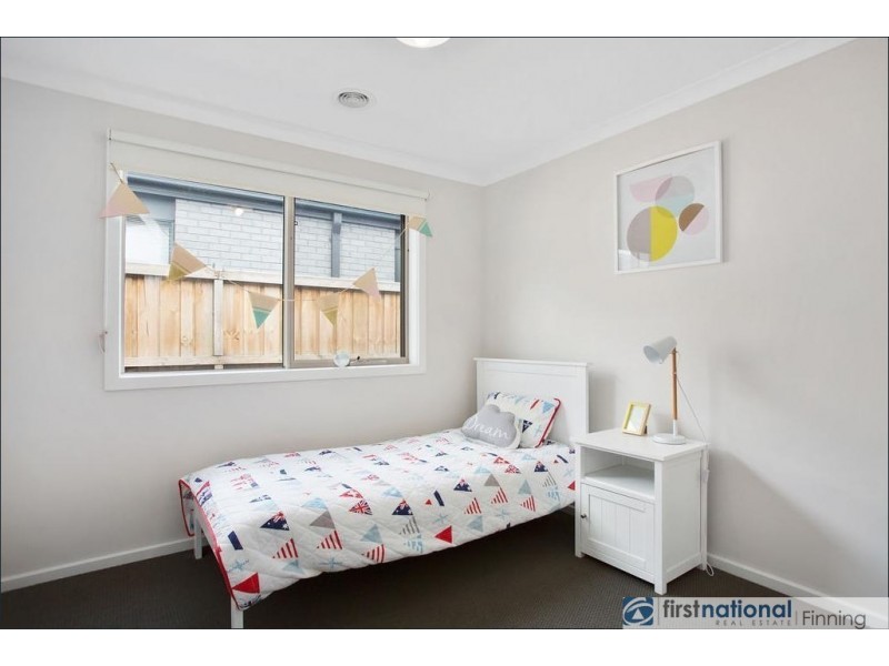 10 Fenway Boulevard, Clyde North VIC 3978