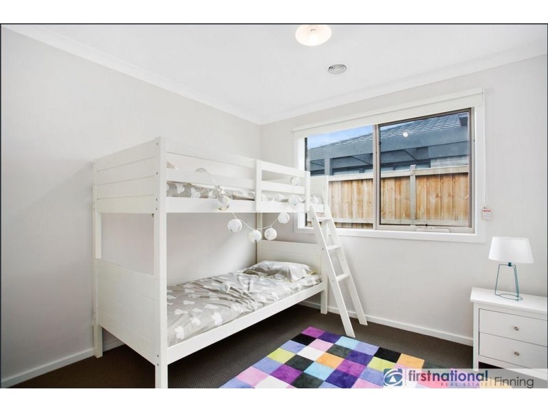 10 Fenway Boulevard, Clyde North VIC 3978