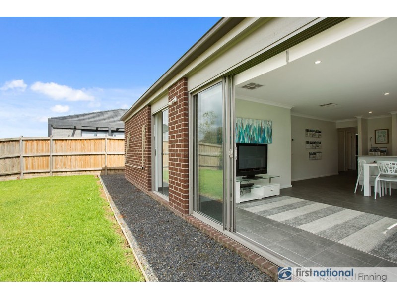 10 Fenway Boulevard, Clyde North VIC 3978