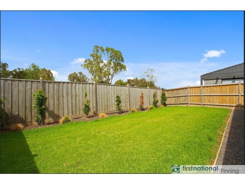 10 Fenway Boulevard, Clyde North VIC 3978