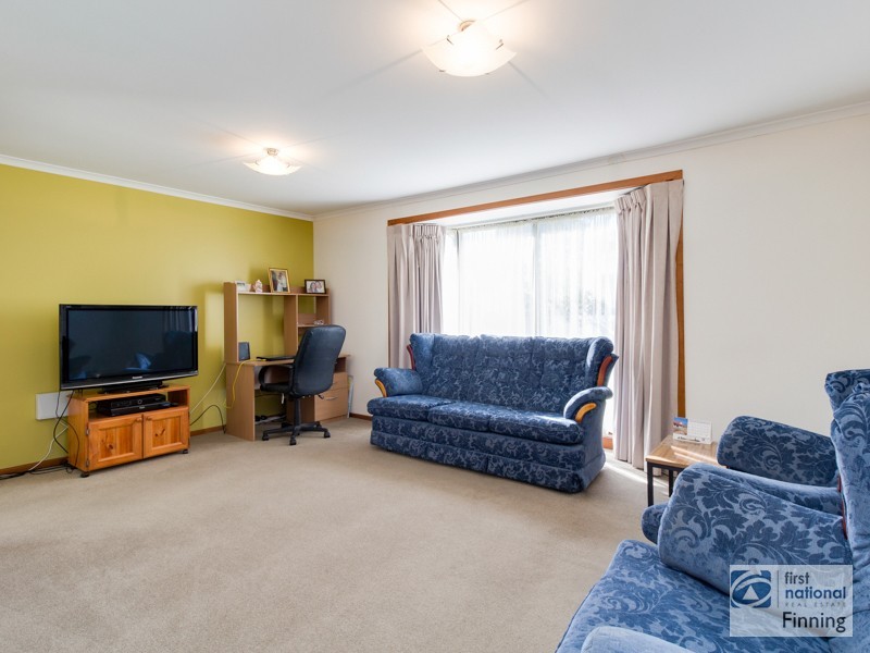 2/2 Lawson Close, Cranbourne VIC 3977