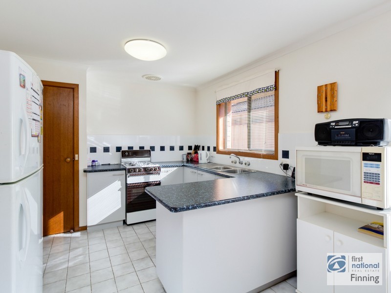 2/2 Lawson Close, Cranbourne VIC 3977