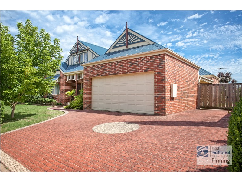 4 Elk Turn, Cranbourne VIC 3977