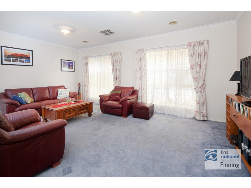 4 Elk Turn, Cranbourne VIC 3977