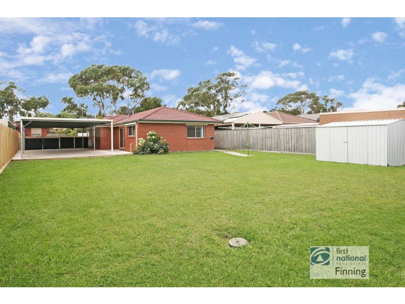 19 Balmoral Way, Pakenham VIC 3810