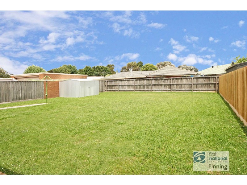 19 Balmoral Way, Pakenham VIC 3810