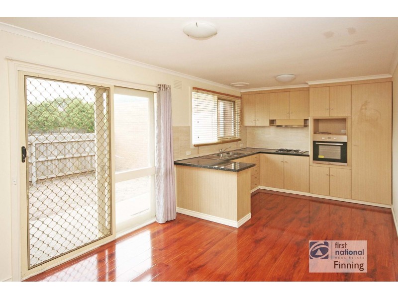 2/18 Duff Street, Cranbourne VIC 3977