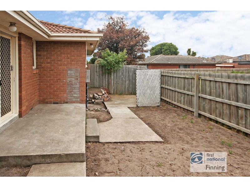2/18 Duff Street, Cranbourne VIC 3977