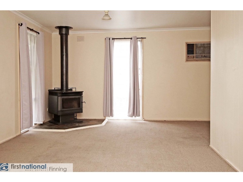 6 Valepark Crescent, Cranbourne VIC 3977