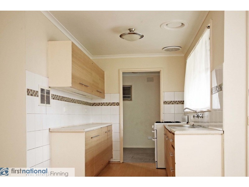 6 Valepark Crescent, Cranbourne VIC 3977