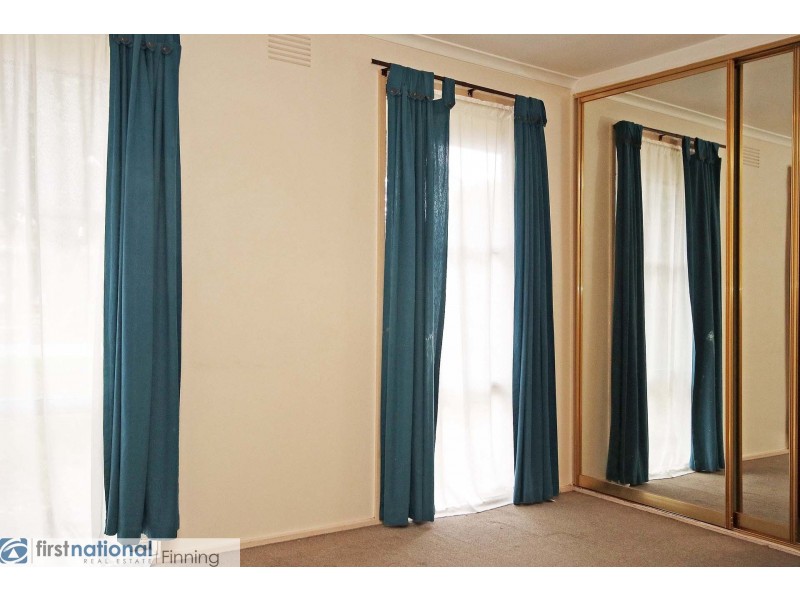 6 Valepark Crescent, Cranbourne VIC 3977