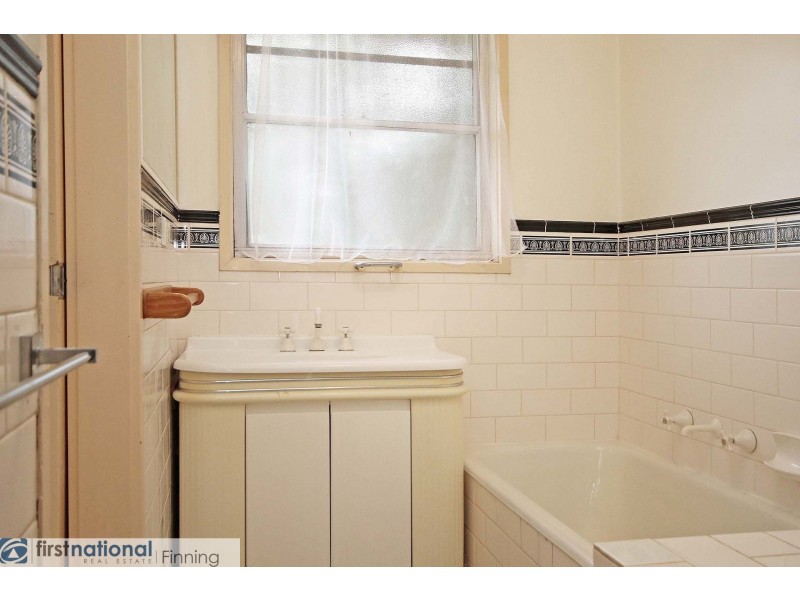 6 Valepark Crescent, Cranbourne VIC 3977