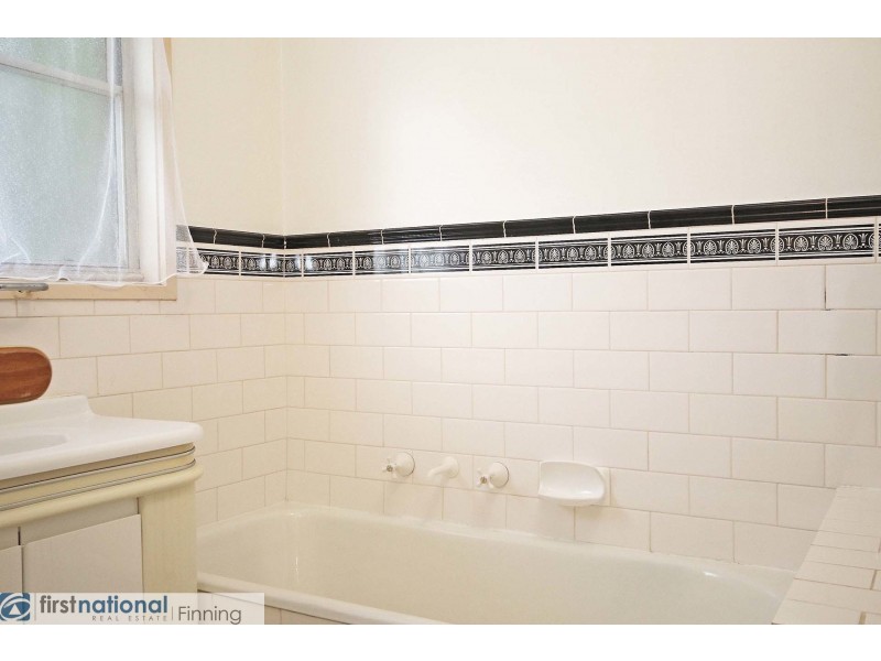 6 Valepark Crescent, Cranbourne VIC 3977