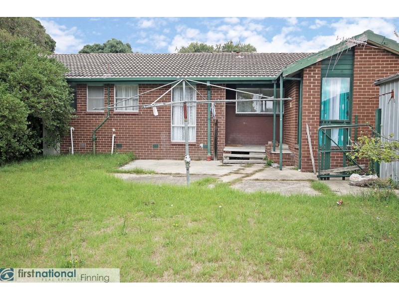 6 Valepark Crescent, Cranbourne VIC 3977