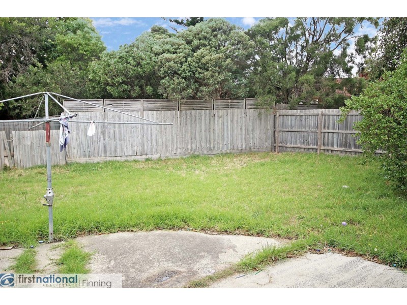 6 Valepark Crescent, Cranbourne VIC 3977