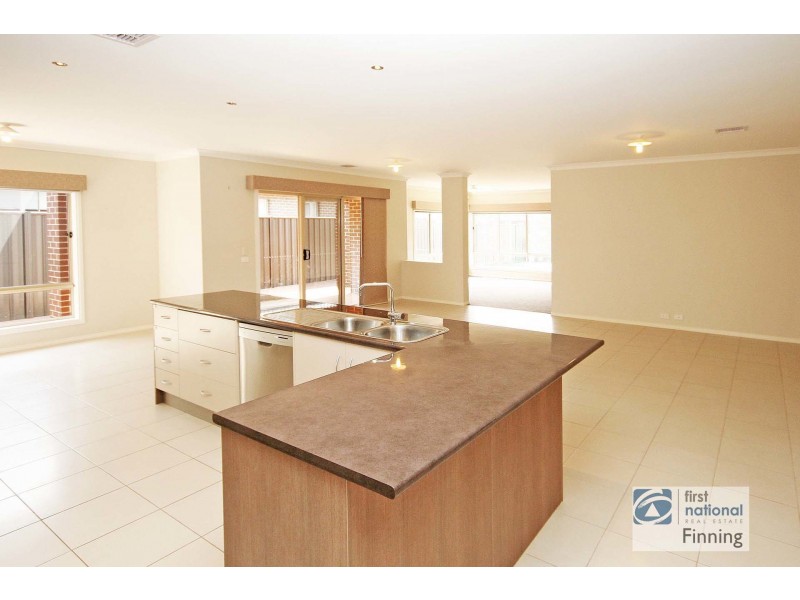 44 Sabel Drive, Cranbourne North VIC 3977