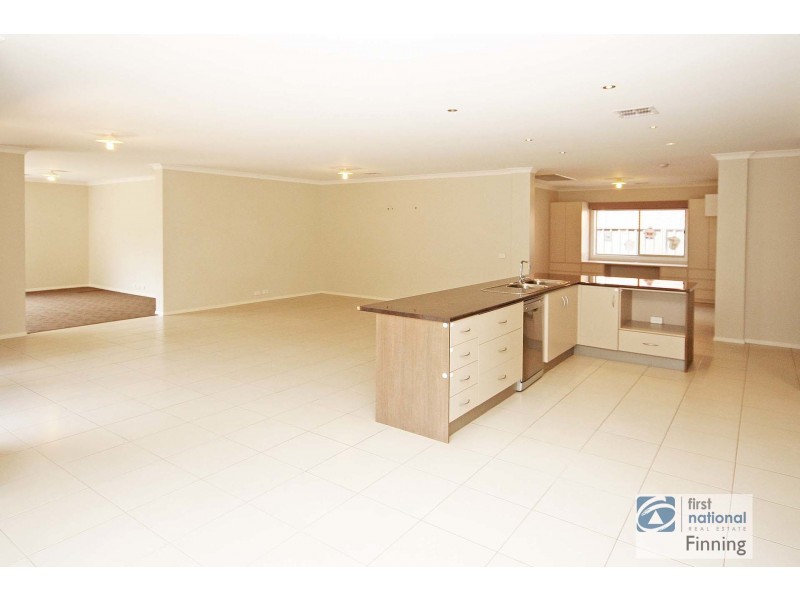 44 Sabel Drive, Cranbourne North VIC 3977