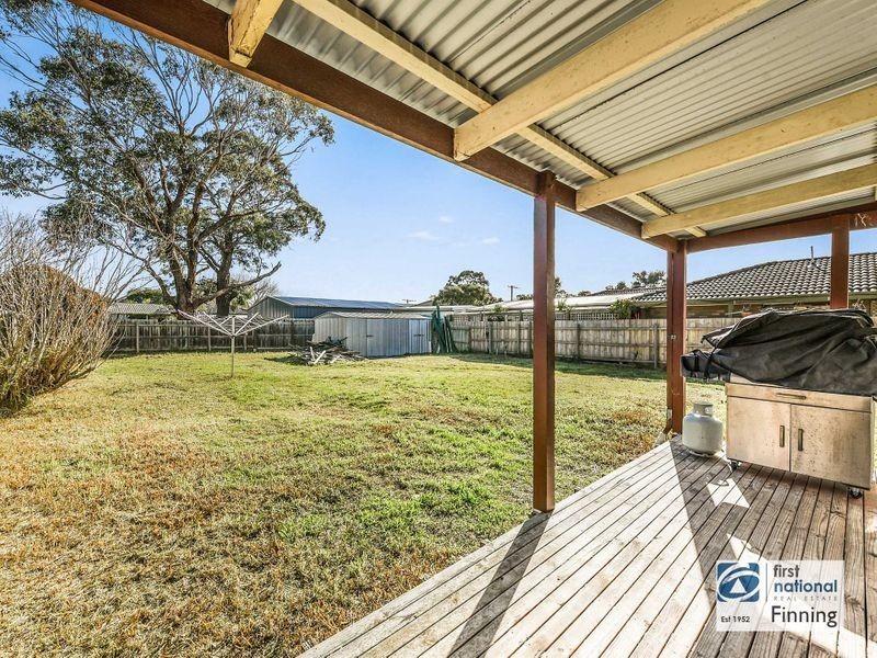 9 Highview Avenue, Cranbourne VIC 3977