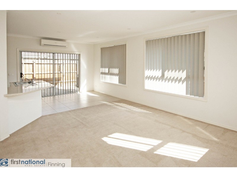 2/8 Carol Avenue, Cranbourne VIC 3977