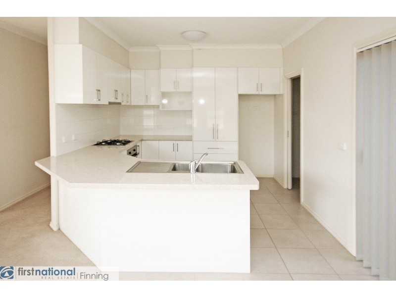 2/8 Carol Avenue, Cranbourne VIC 3977