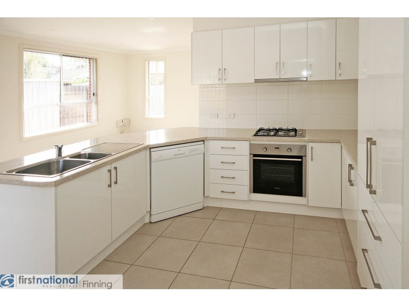 2/8 Carol Avenue, Cranbourne VIC 3977