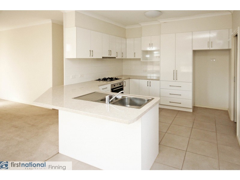 2/8 Carol Avenue, Cranbourne VIC 3977