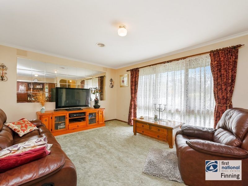 9 Gray Street, Cranbourne North VIC 3977