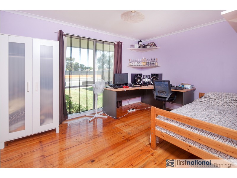 9 Thompson Road, Cranbourne North VIC 3977