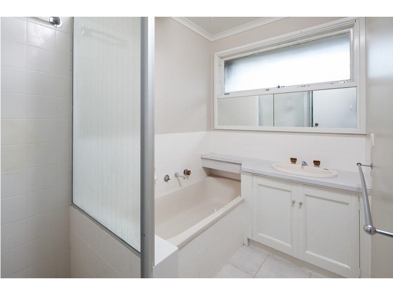 2 Canterbury Street, Cranbourne VIC 3977