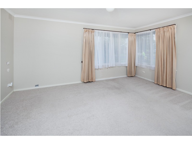 2 Canterbury Street, Cranbourne VIC 3977