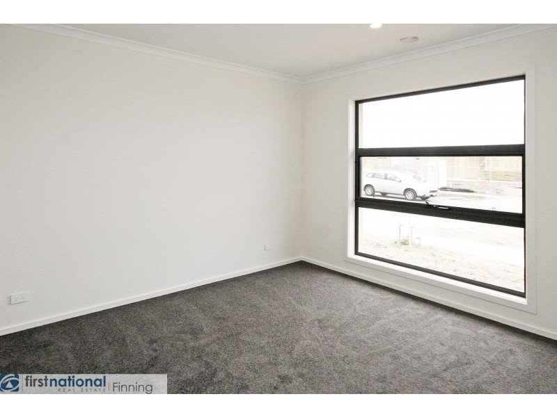 50 Walhallow Drive, Clyde North VIC 3978