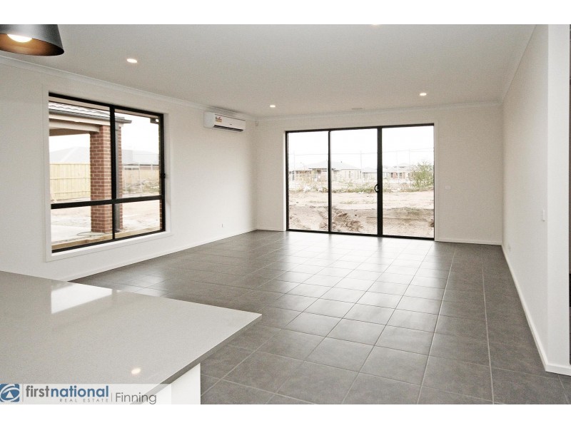 50 Walhallow Drive, Clyde North VIC 3978
