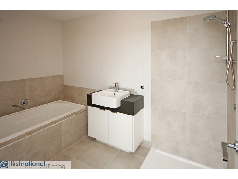 1 Guernsey Street, Clyde North VIC 3978