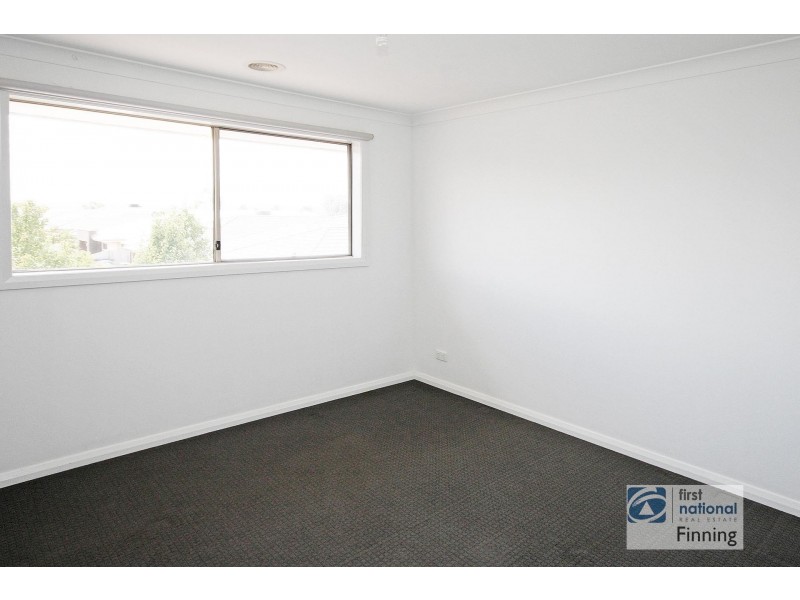 82 Thunderbolt Street, Cranbourne East VIC 3977