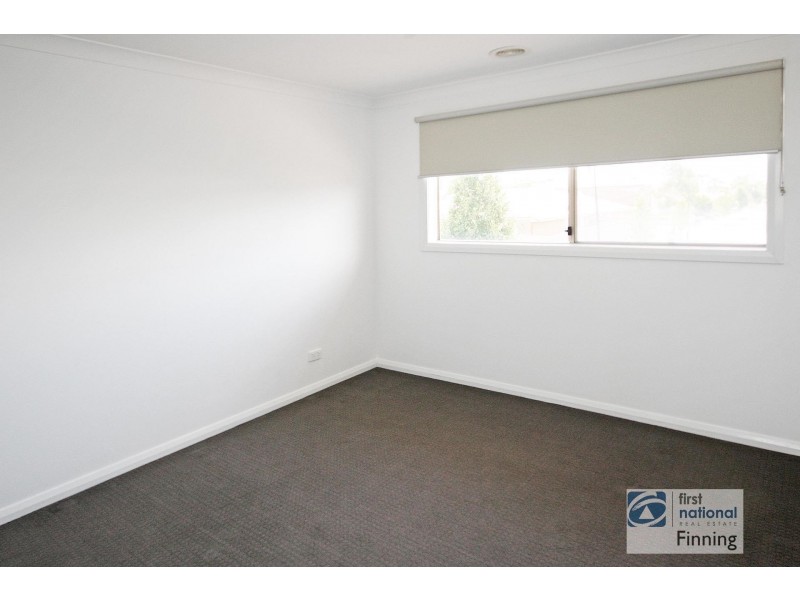82 Thunderbolt Street, Cranbourne East VIC 3977