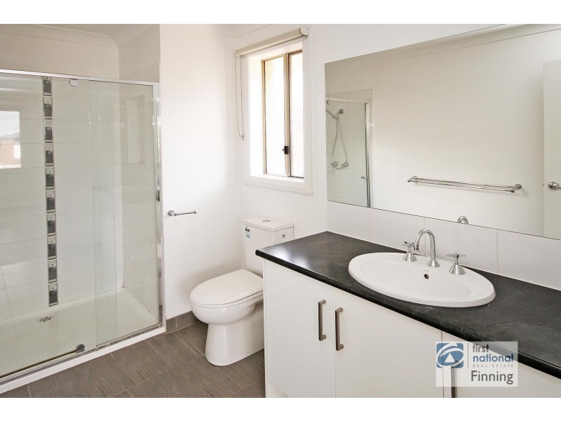 82 Thunderbolt Street, Cranbourne East VIC 3977
